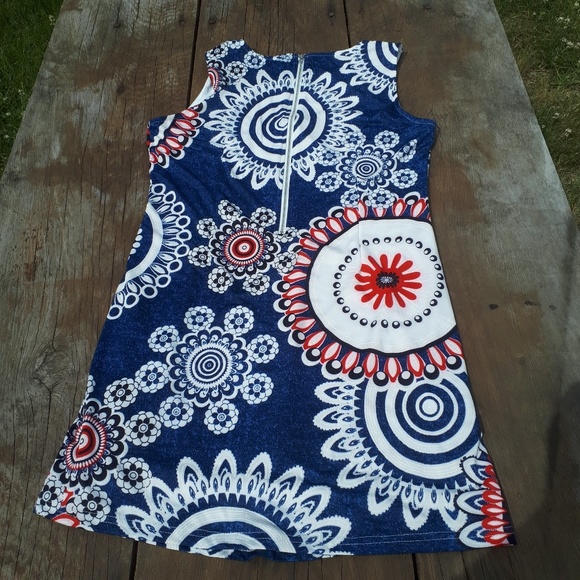 Papillon Sleeveless Dress - Picture 2 of 6